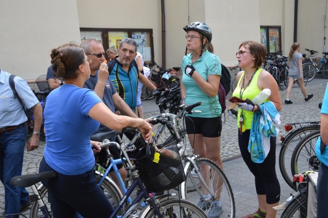 O 13.00 pątnicy spotkają się na mszy św. w grocie lurdzkiej.