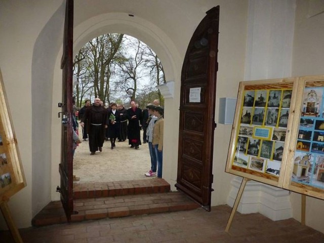 O godz. 16 rozpocznie się około godzinne zwiedzanie Kalwarii Pakoskiej z przewodnikiem