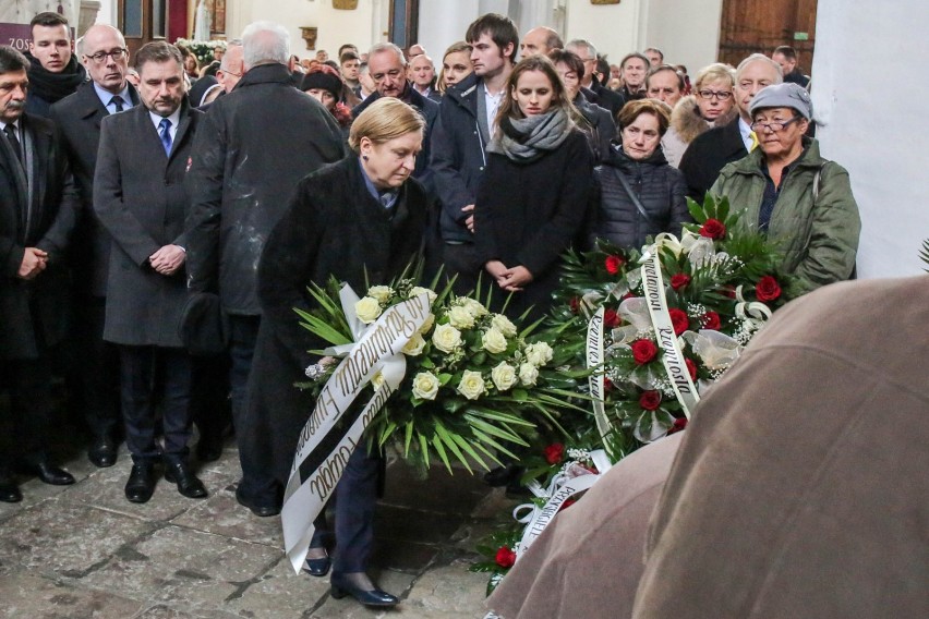 Pogrzeb ks. Stanisława Bogdanowicza. Duchowny spoczął w krypcie kapłanów [ZDJĘCIA, WIDEO]