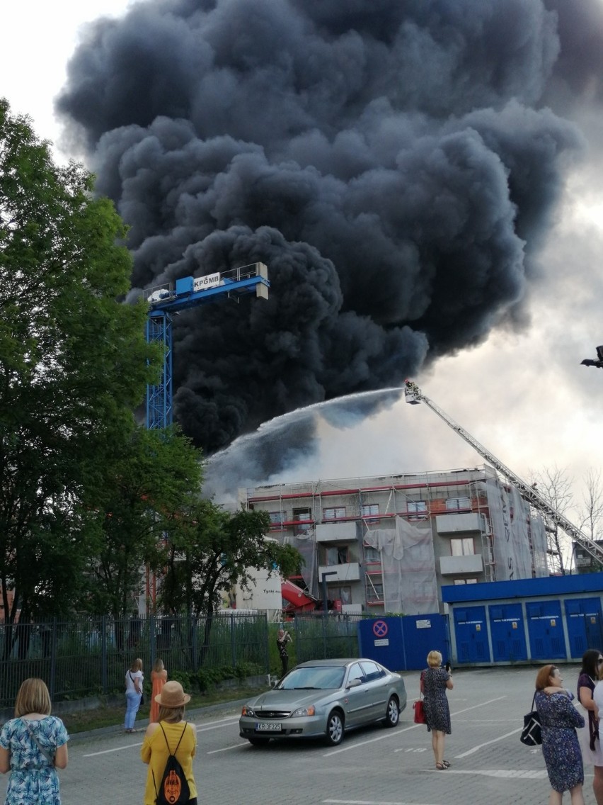 Wielki pożar w Krakowie. Palił się styropian na budowie przy ul. Wadowickiej [ZDJĘCIA]
