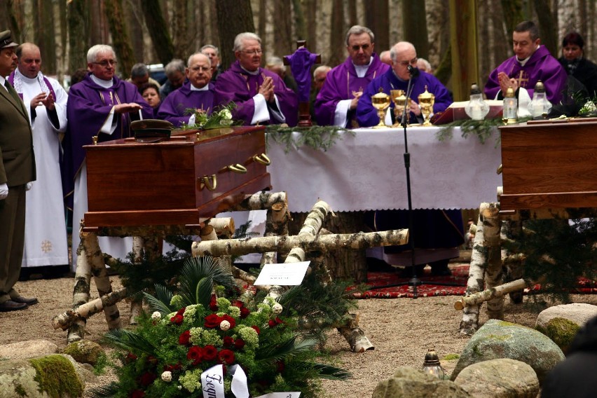 Pogrzeb leśniczego z Dobrzycy. Ponad pół tysiąca osób pożegnało Aleksandrę i Zdzisława Krause [FOTO]