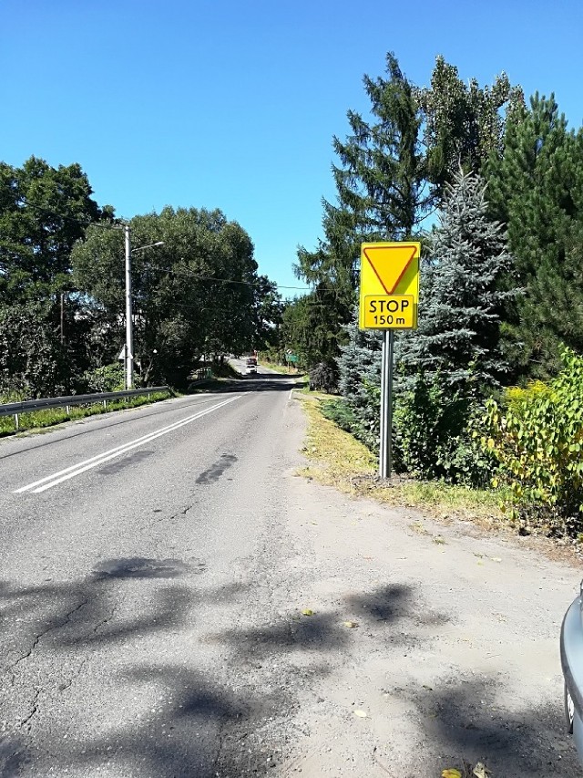 Nowy znak na ulicy Podgórnej w Połomi zapewni bezpieczeństwo na skrzyżowaniu?