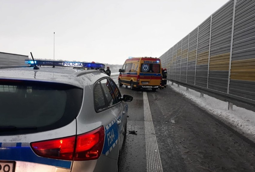 Wypadek na S8 pod Zduńską Wolą. Zderzenie samochodów [zdjęcia]
