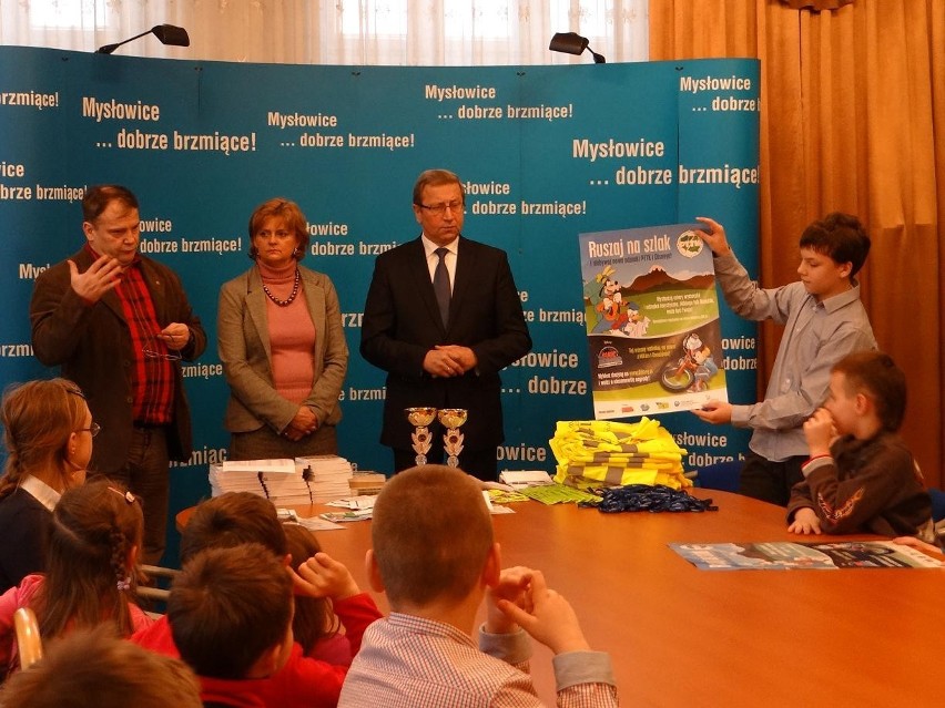 PTTK w Mysłowicach przyznał małym turystom Odznaki Disney'a. Zobacz, kto je dostał