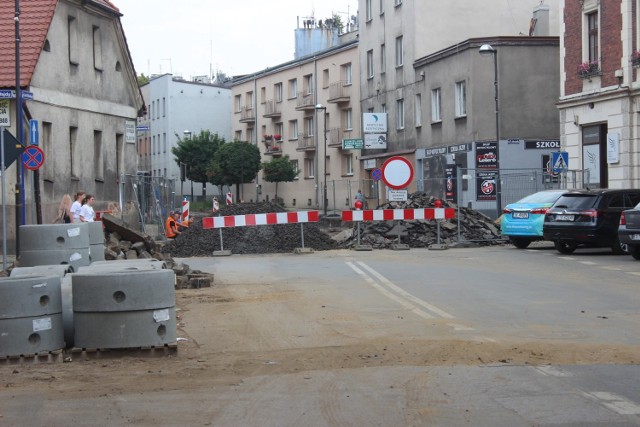 Trwa przebudowa ul. Sobieskiego w Tarnowskich Górach. Powstaną tu m.in. drogi rowerowe. Zobacz zdjęcia >>>