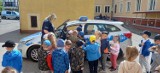 Dzieci odwiedziły komisariat policji w Pruszczu Gdańskim. Miały okazję usiąść w radiowozie lub na motocyklu policyjnym |ZDJĘCIA