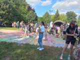 Eksplozja Kolorów Holi w Mysłowicach 2022, czyli kolorowe wydarzenie w Parku Słupna. Co nas czeka już w ten weekend? 