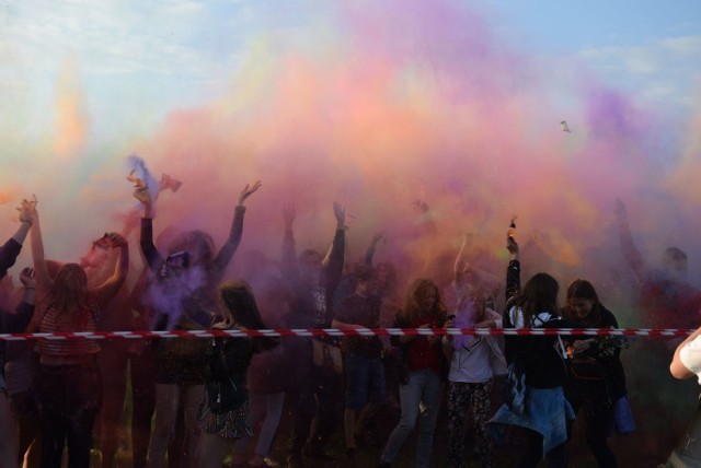 Happy Festival w Skierniewicach to sposób na przywitanie nadchodzącego lata – impreza zorganizowana przez skierniewicką Młodzieżową Radę Miasta. Odbyła się w sobotę, 17 czerwca, nad zalewem Zadębie.