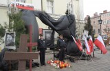 KOŚCIAN. Katastrofa smoleńska zjednoczyła mieszkańców miasta. Zobaczcie, jak kościaniacy czcili pamięć ofiar w kwietniu 2010 roku [ZDJĘCIA] 