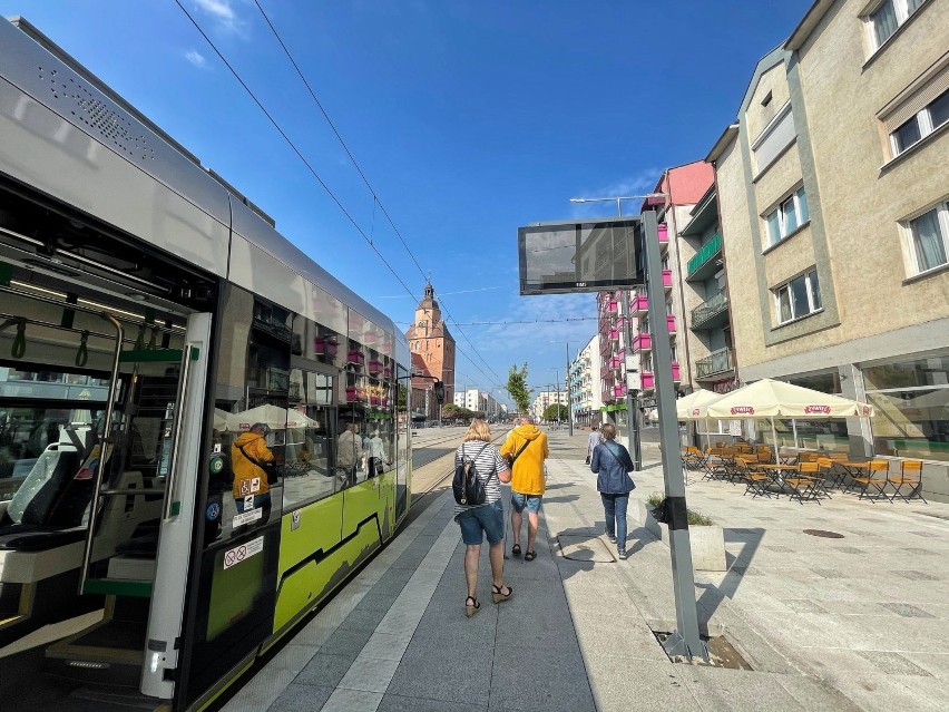 Rozpoczął się montaż pierwszych tablic ledowych na...