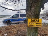 W Nysie zasypują trawą doły po czołgach. Ale nie wszystkim wolno