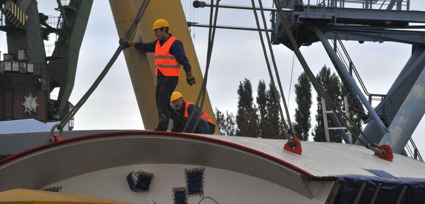 Kret na półmetku. Trwa rozładowywanie maszyny TBM, która wydrąży tunel pod Martwą Wisłą [ZDJĘCIA]