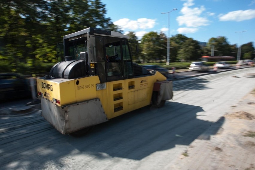 Rusiec  - przebudowa drogi  Rusiec-Żary - 218,4 tys....