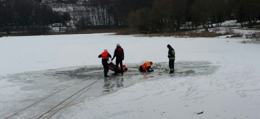 Pruszcz Gdański: 123 strażaków z OSP ćwiczyło akcje ratunkowe na lodzie [ZDJĘCIA] 