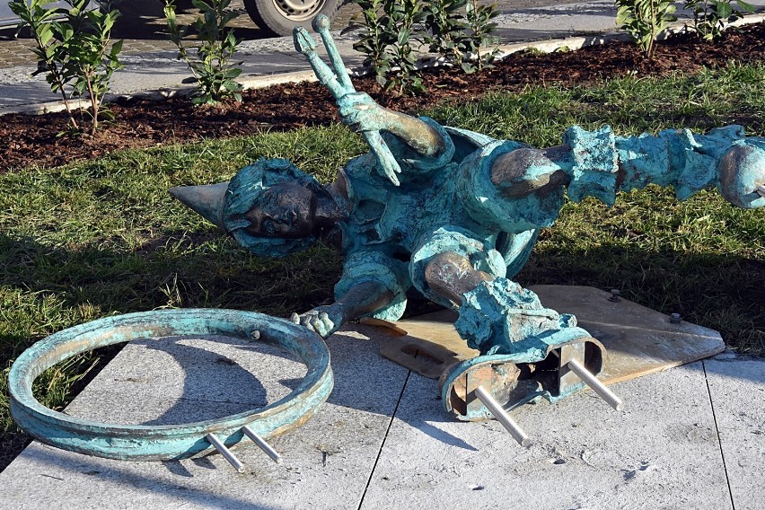 Edek - nowa rzeźba z cyklu "Dzieci Legnicy" pojawiła się na Zakaczawiu [ZDJĘCIA]