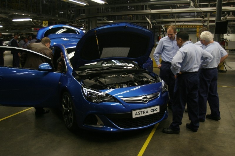 Opel astra IV GTC w sportowej wersji już zjechała z taśmy! [ZDJECIA]