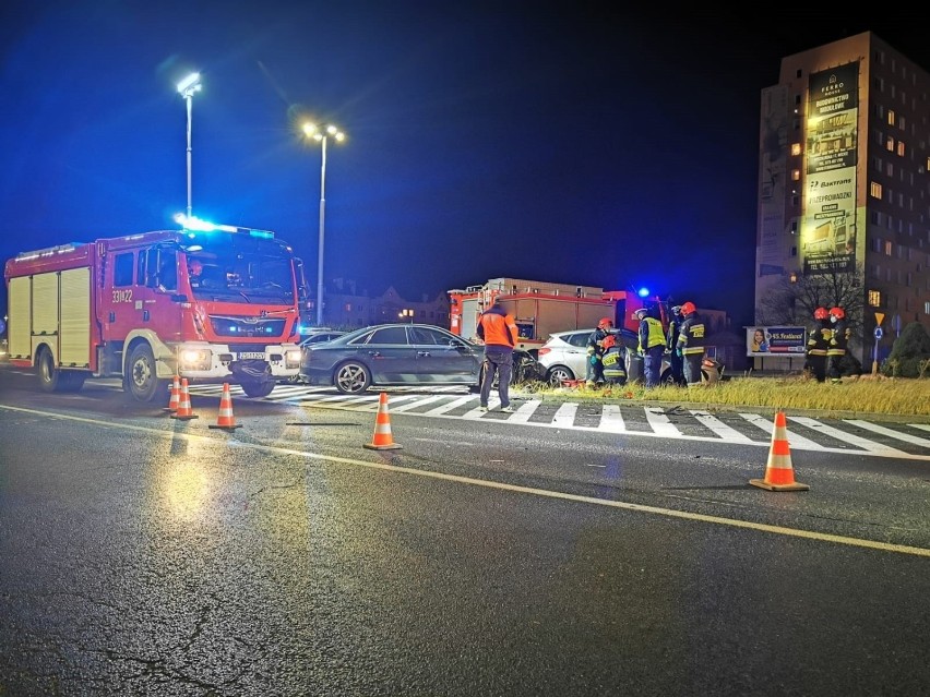 W poniedziałkowy wieczór na rondzie koło Galerii Emka w...