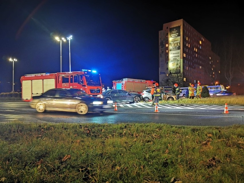 W poniedziałkowy wieczór na rondzie koło Galerii Emka w...