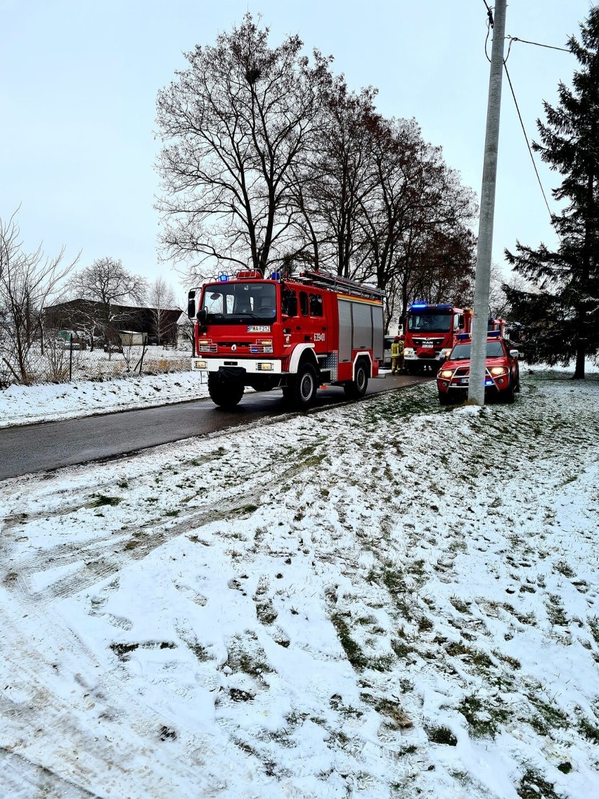 Gmina Damasławek. Straż pożarna wezwana do pożaru domu. Na miejsce skierowano sześć zastępów 