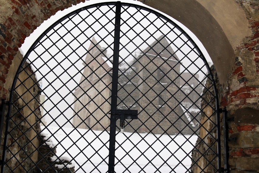 Zimowe krajobrazy z Zagórza. Klasztor Karmelitów Bosych na zdjęciach