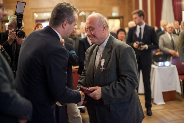 Zbigniew Ankiersztajn z Torunia został uhonorowany Krzyżem Wolności i Solidarności w listopadzie 2016 r. w Bydgoszczy.