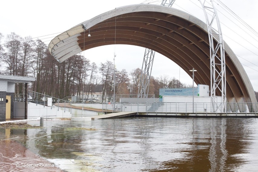 Z archiwum Tadeusza Surmy. Zalana nadmiedwiańska promenada i amfiteatr w Morzyczynie. Pamiętacie?