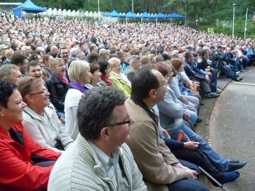 Chodzieska Noc Kabaretowa - Gwiazdy i tłumy w amfiteatrze [ZDJĘCIA I WIDEO]