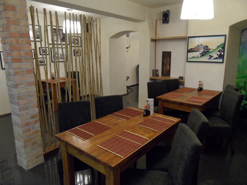 Tarnowskie Góry: Na rynku bar &quot;Hetmański&quot; zastąpiła restauracja japońska &quot;Akira Sushi&quot; [ZDJĘCIA]