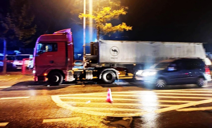Zderzenie ciężarówki i trzech osobówek zablokowało DK 75 w Nowym Sączu
