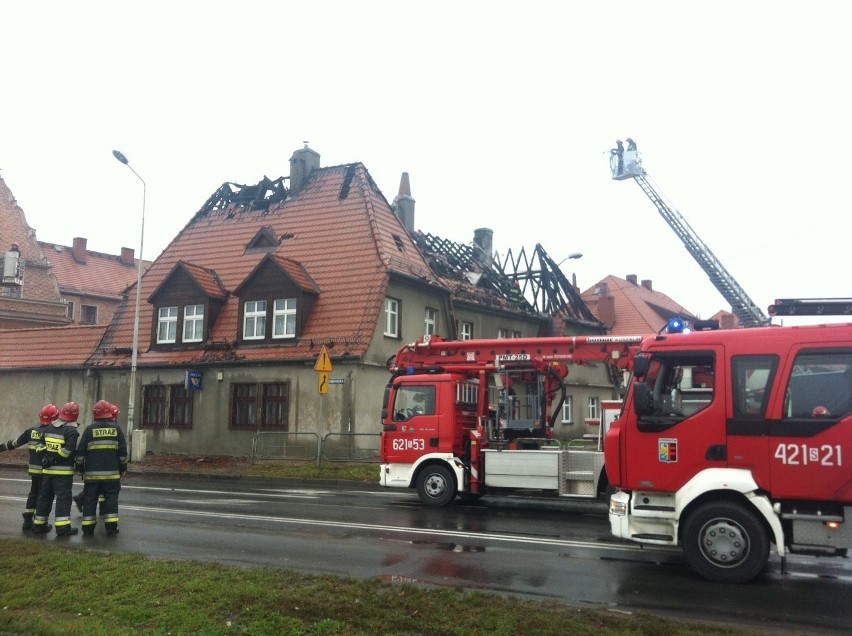 Ruda Śląska: Pożar kamienicy przy ul. Zabrzańskiej obok McDonald's [AKTUALIZACJA]