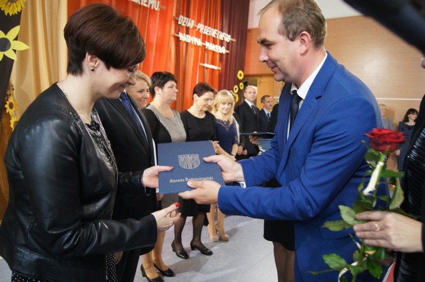 Dzień Nauczyciela Radomsko 2014: Nagrody starosty rozdane w...