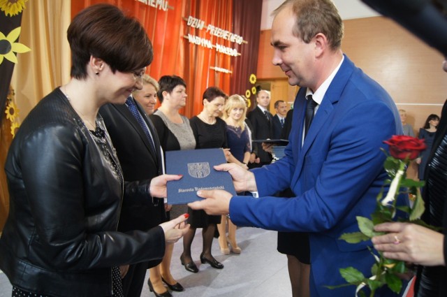 Dzień Nauczyciela Radomsko 2014: Nagrody starosty rozdane w II LO