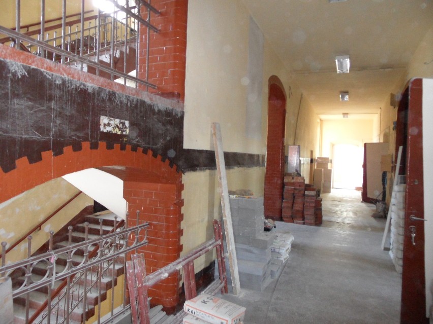 Świętochłowice: Remontują dawny budynek szkoły przy ul. Bukowego