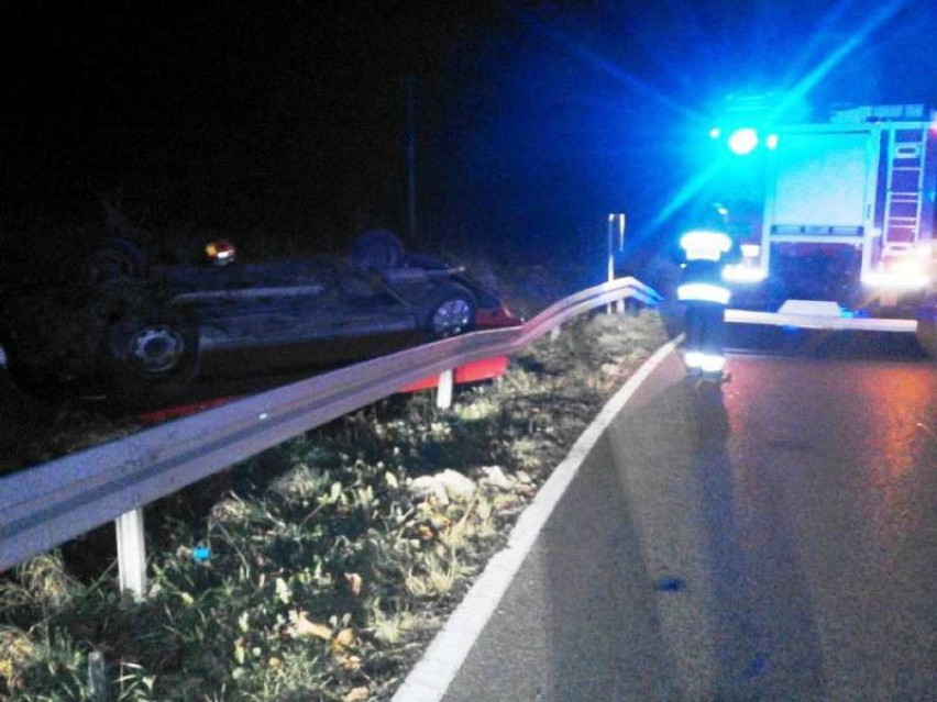 Nowy Sącz. Volkswagen dachował na ul. Barskiej [ZDJĘCIA]