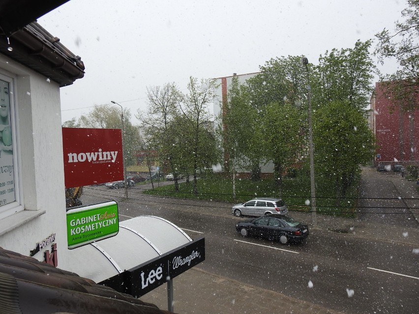 Taki widok mieliśmy z okna bielskiej redakcji. Śnieg padał...