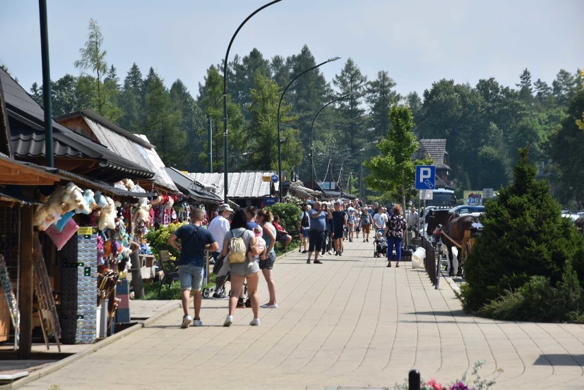 Zakopane. Mamy sierpniowy szczyt sezonu. Tłumy są wszędzie [ZDJĘCIA] 