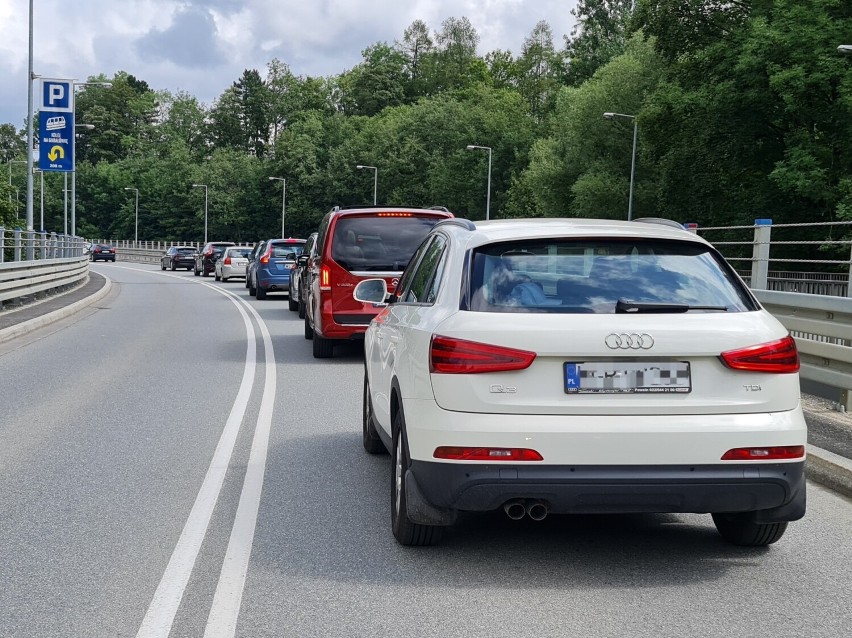 Zakopane. Tłumy jak w czasie sylwestra. Ludzi tak dużo, że ciężko jest przejść po Krupówkach 15.08.22