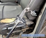 Wrocław: Policjanci skontrolowali dostawcze renault. Kierowca dostał dwa mandaty,  a auto odjechało na lawecie!