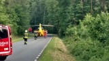 Wypadek w Lędzinach. Lądował śmigłowiec LPR. Audi wyleciało z jezdni i wpadło do rowu