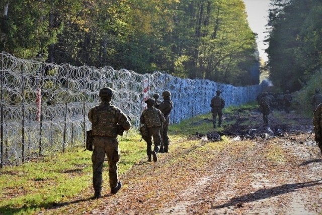 Działalność szpiegowska oskarżonych miała być skoncentrowana na obecności naszych żołnierzy w polsko-białoruskiej strefie nadgranicznej w czasie kryzysu migracyjnego i współdziałaniu z wojskami innych krajów NATO