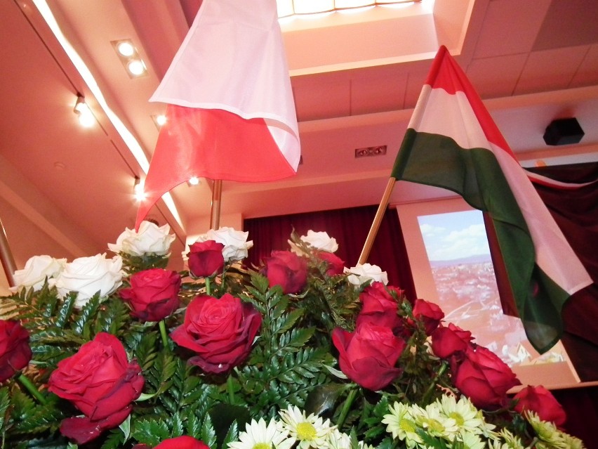 Ministrowie spraw zagranicznych Węgier i Polski otworzyli w...