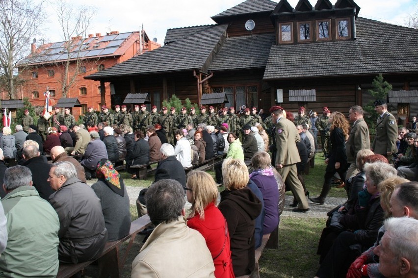 Grób gen. Tadeusza Buka odwiedziły także delegacje żołnierzy...