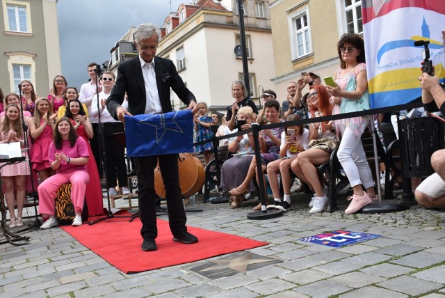 Odsłonięcie gwiazdy przyciągnęło liczne grono fanów, miłośników polskiej muzyki i wszystkich tych, którzy pragnęli uczcić niezwykłą karierę i wkład Jacka Fedorowicza w świat rozrywki.