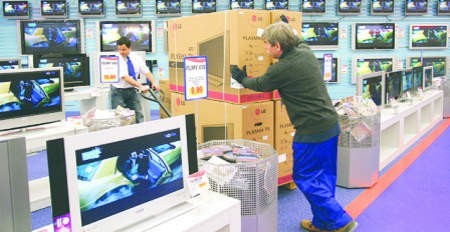 Od lipca klient, kupując nowy sprzęt AGD i RTV, stary będzie mógł zostawić w sklepie.





  Fot. Adam Warźawa