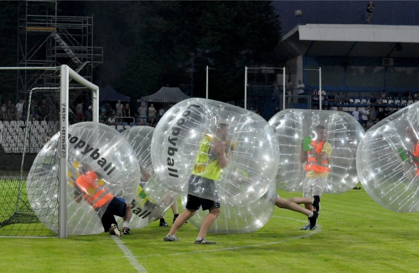 Bubble Football jest nową alternatywną formą sportu, która...