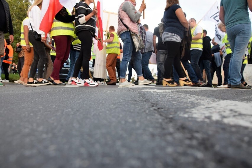 W Błaszkach w ramach protestu zablokowana została droga...
