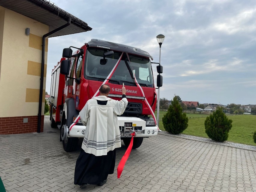 Strażacy OSP z Sadowa mają nowy samochód ratowniczo-gaśniczy! W sobotę było uroczyste przekazanie