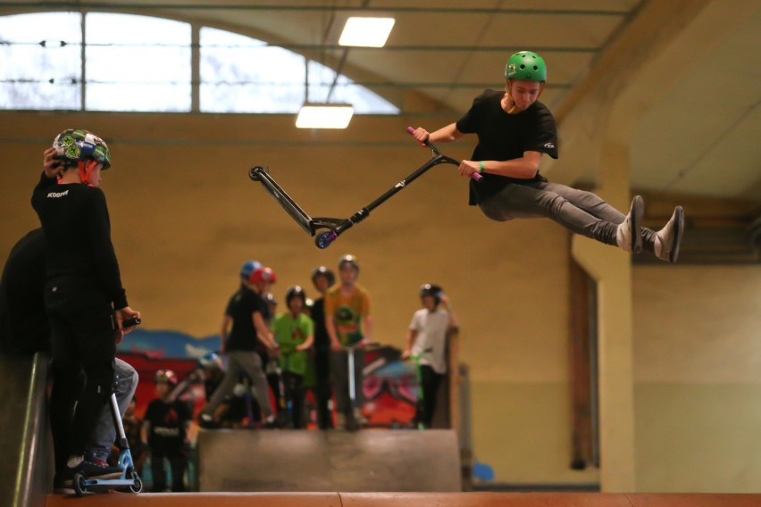 Białołęcki skatepark zyska trzy latarnie wraz z głośnikami....