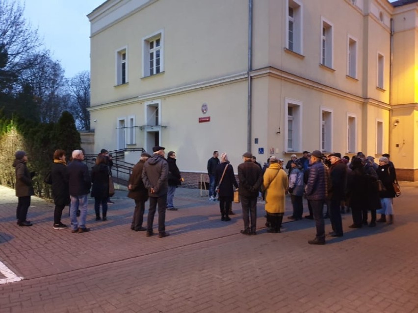 Kościan. Manifestacja poparcia dla sędziów przed Sądem...