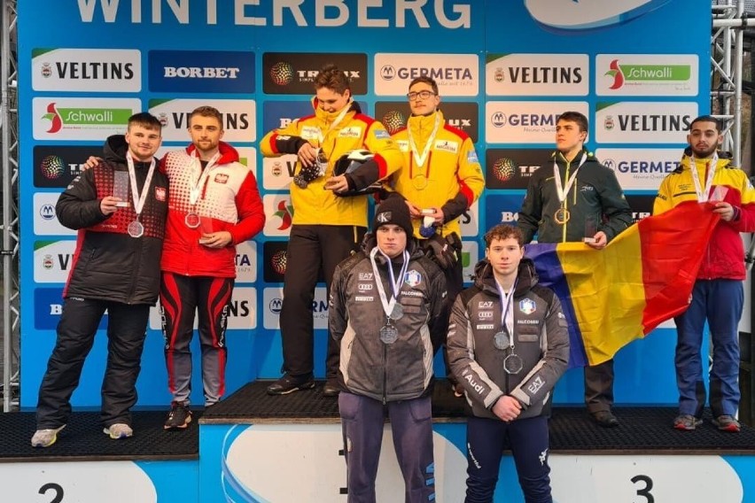 Seweryn Sosna i Aleksy Boroń (od lewej) na podium mistrzostw...